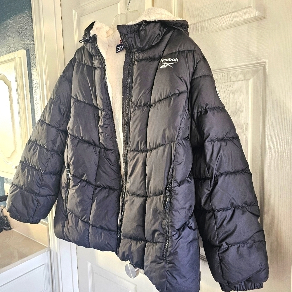 NWT 2X Reebok Puffer Jacket Hoodie Glacier Shield. Full Zip, Black/ Cream F…